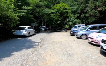 ① 小仏峠の入口 駐車場