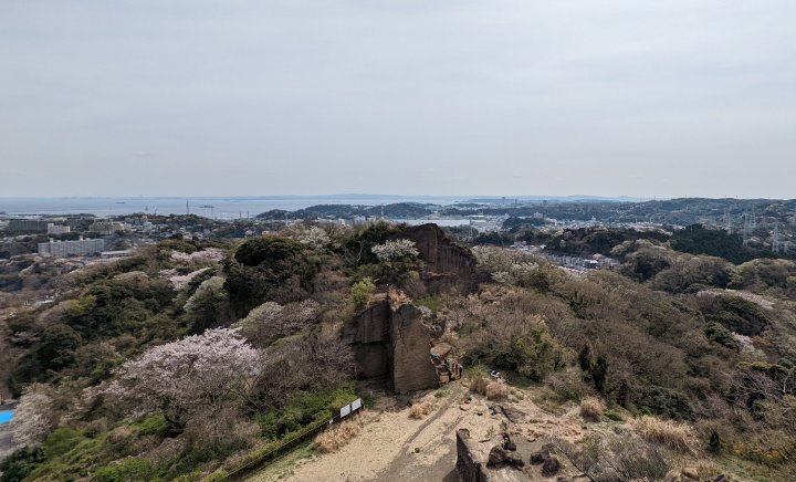 ④ 鷹取山頂の展望台からの眺め