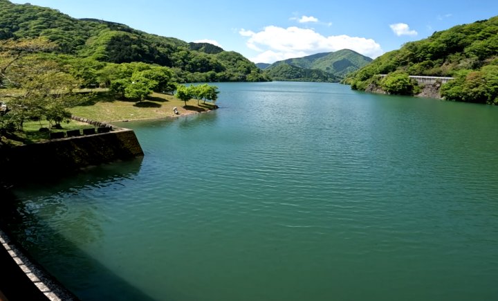 ① 丹沢湖