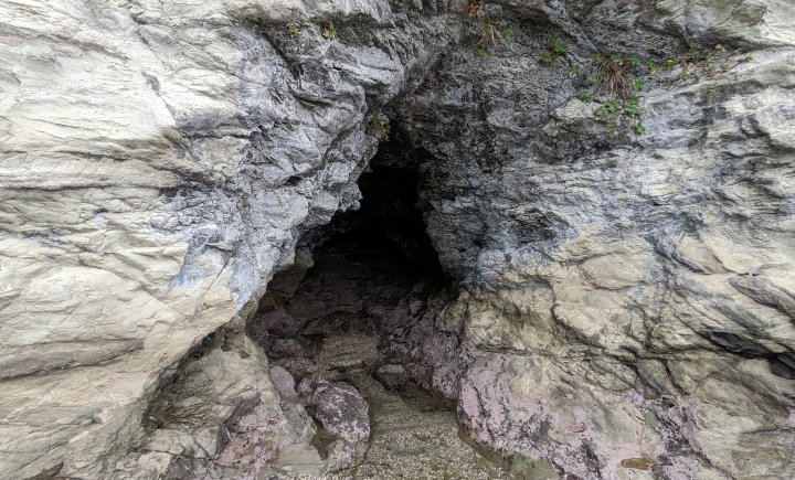 ③ 洞穴