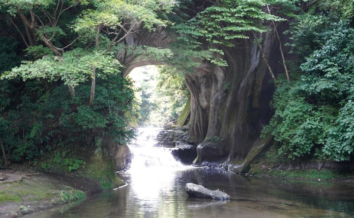 濃溝の滝・亀岩の洞窟（のうみぞ・かめいわ）